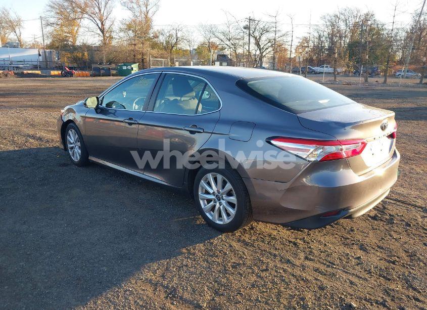 Photo 3 of 2018 Toyota Camry LE (VIN 4T1B11HK9JU119186)