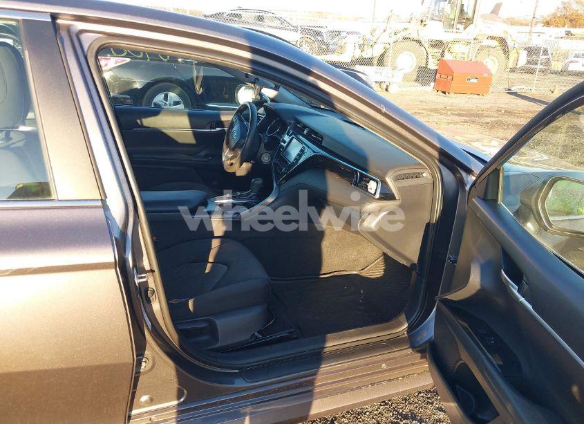 Photo 5 of 2018 Toyota Camry LE (VIN 4T1B11HK9JU119186)