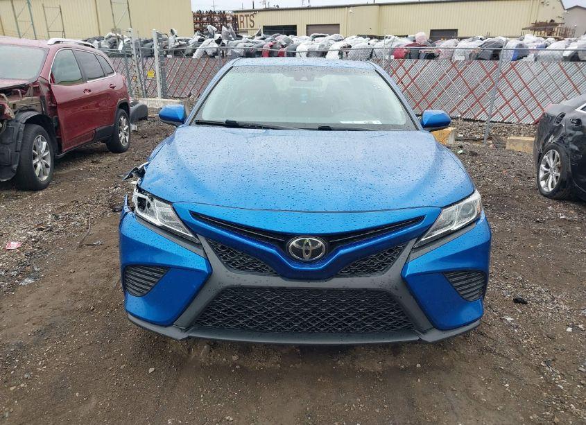 Photo 11 of 2018 Toyota Camry SE (VIN 4T1B11HK9JU129314)