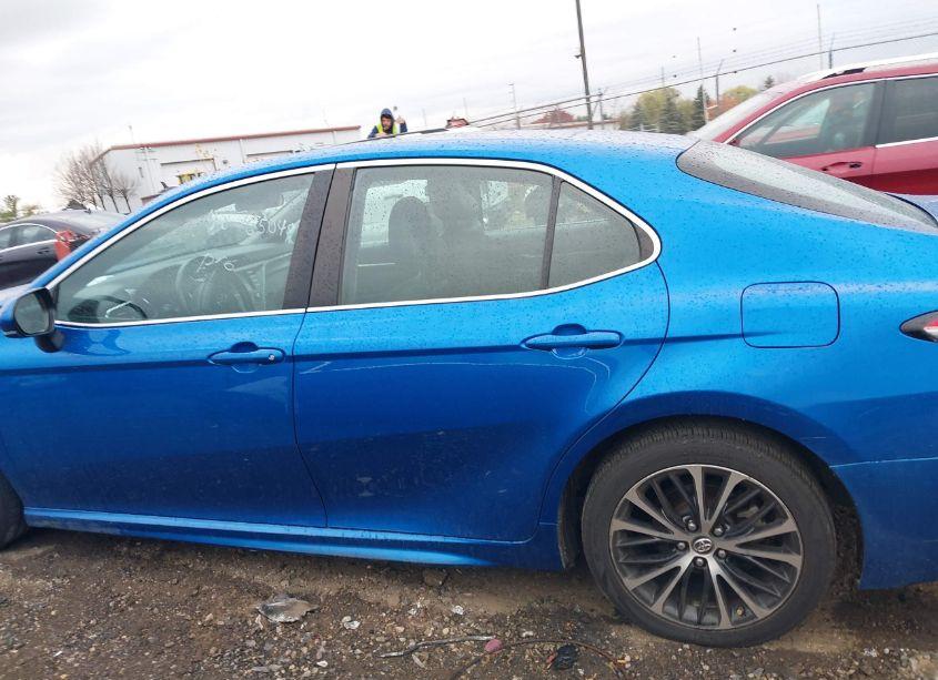 Photo 13 of 2018 Toyota Camry SE (VIN 4T1B11HK9JU129314)