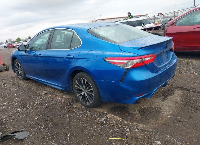Photo 3 of 2018 Toyota Camry SE (VIN 4T1B11HK9JU129314)