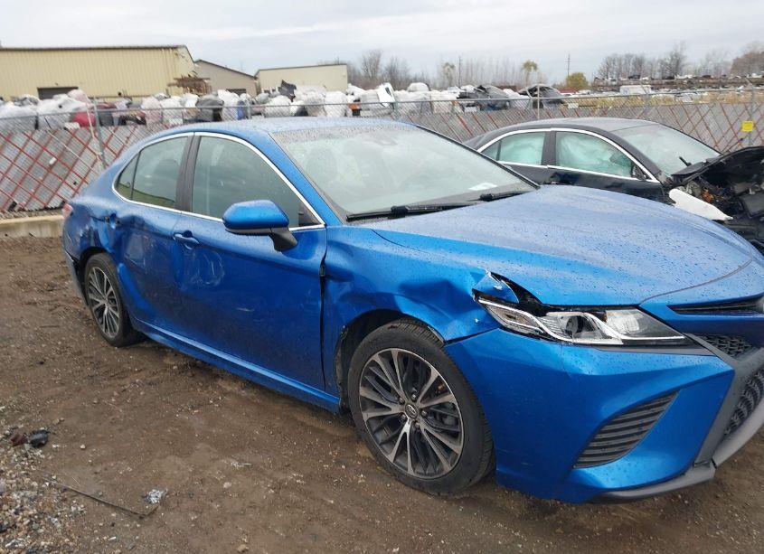 Photo 6 of 2018 Toyota Camry SE (VIN 4T1B11HK9JU129314)