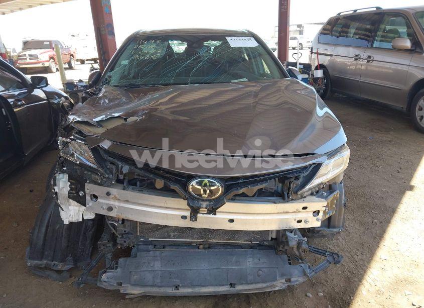Photo 13 of 2018 Toyota Camry SE (VIN 4T1B11HK9JU133329)