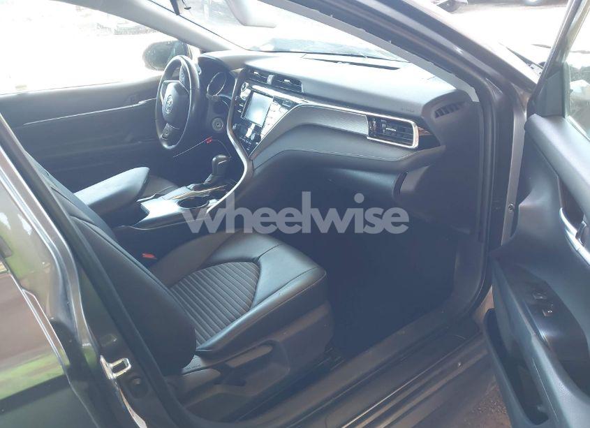 Photo 5 of 2018 Toyota Camry SE (VIN 4T1B11HK9JU133329)