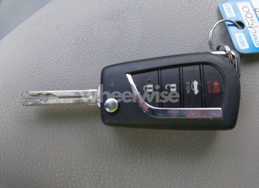 Photo 11 of 2018 Toyota Camry LE (VIN 4T1B11HK9JU138482)