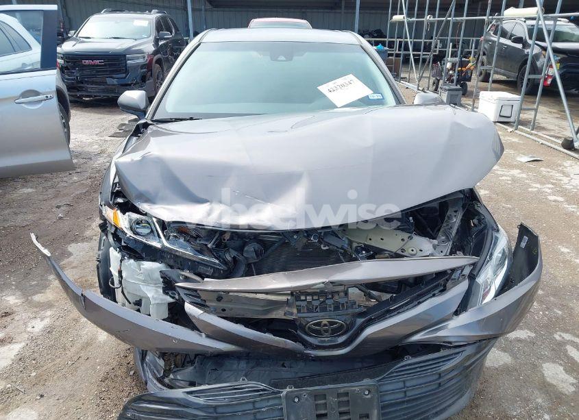 Photo 12 of 2018 Toyota Camry LE (VIN 4T1B11HK9JU138482)