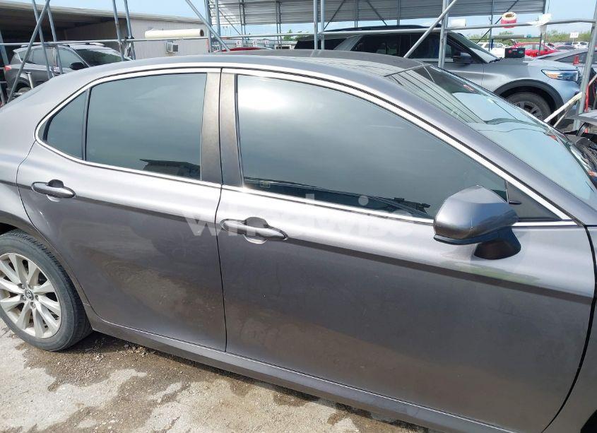 Photo 13 of 2018 Toyota Camry LE (VIN 4T1B11HK9JU138482)