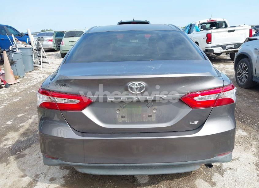 Photo 16 of 2018 Toyota Camry LE (VIN 4T1B11HK9JU138482)