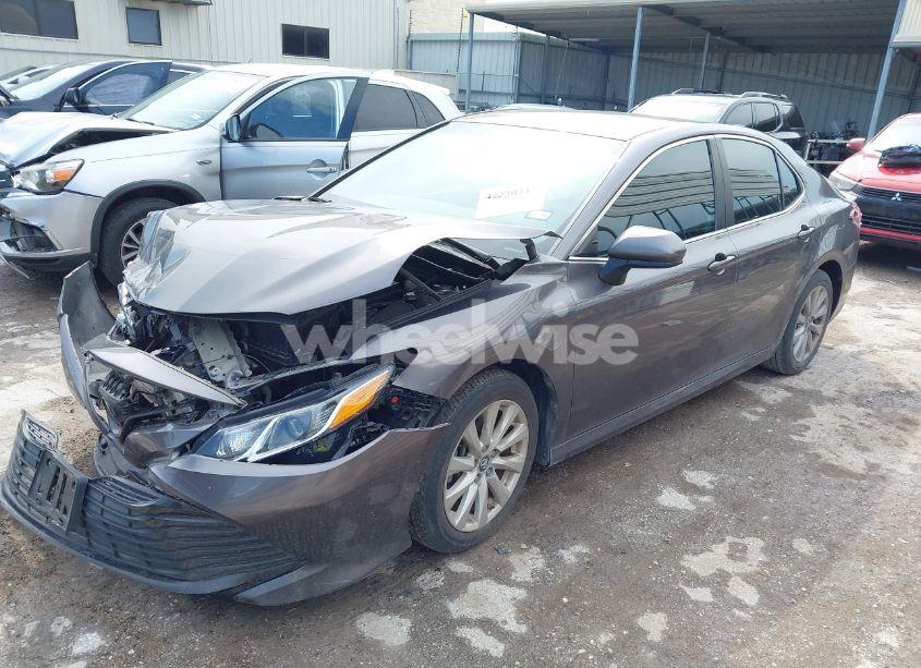 Photo 2 of 2018 Toyota Camry LE (VIN 4T1B11HK9JU138482)