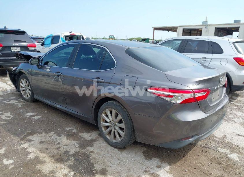 Photo 3 of 2018 Toyota Camry LE (VIN 4T1B11HK9JU138482)