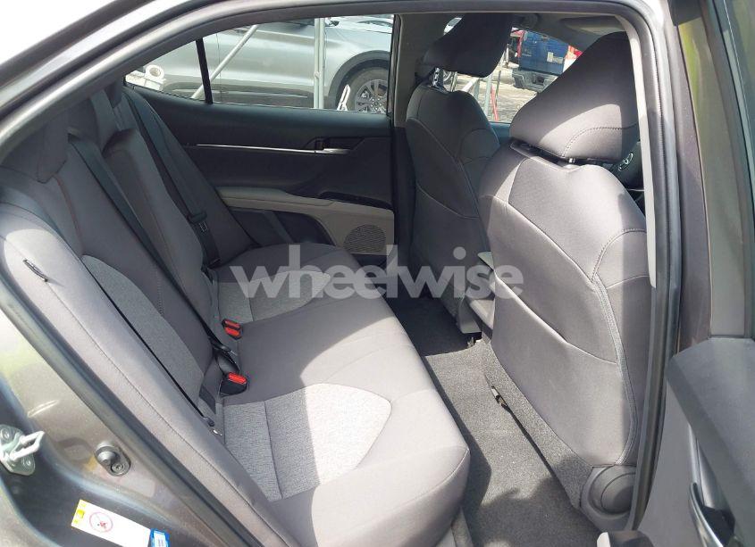 Photo 8 of 2018 Toyota Camry LE (VIN 4T1B11HK9JU138482)