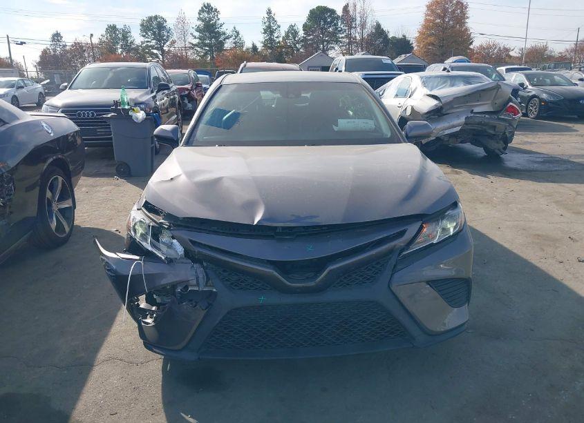 Photo 12 of 2018 Toyota Camry SE (VIN 4T1B11HK9JU143729)
