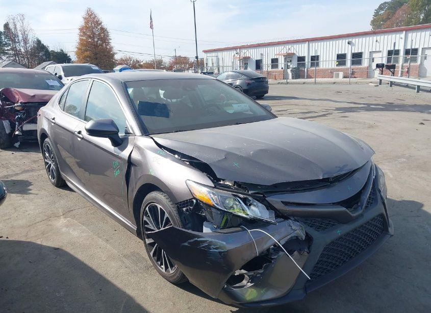 Photo 13 of 2018 Toyota Camry SE (VIN 4T1B11HK9JU143729)