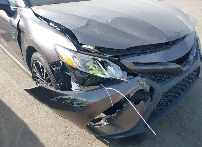 Photo 17 of 2018 Toyota Camry SE (VIN 4T1B11HK9JU143729)