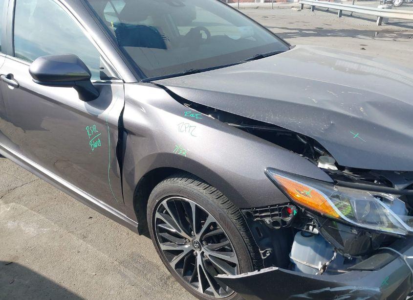 Photo 18 of 2018 Toyota Camry SE (VIN 4T1B11HK9JU143729)