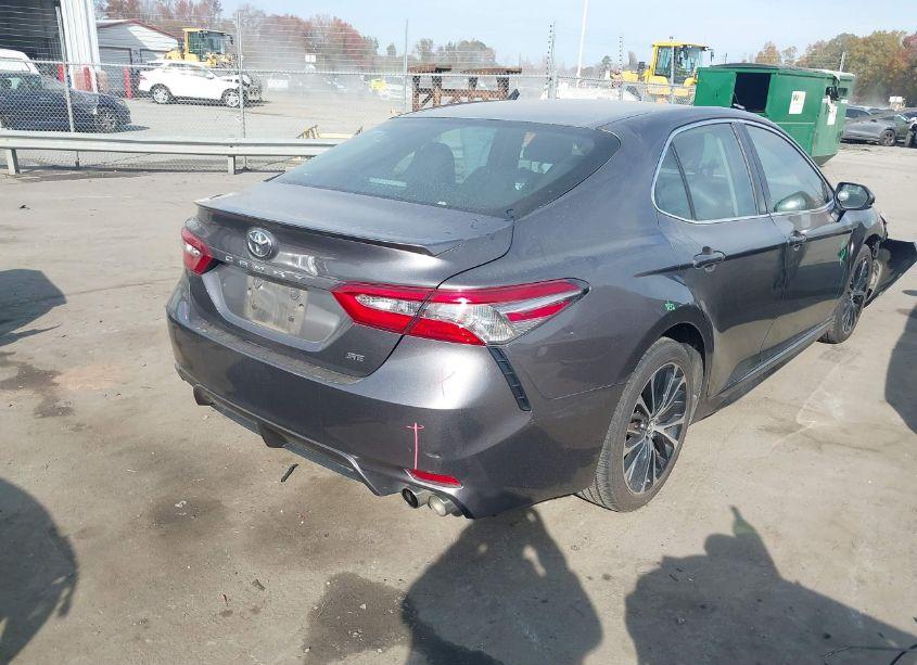 Photo 4 of 2018 Toyota Camry SE (VIN 4T1B11HK9JU143729)