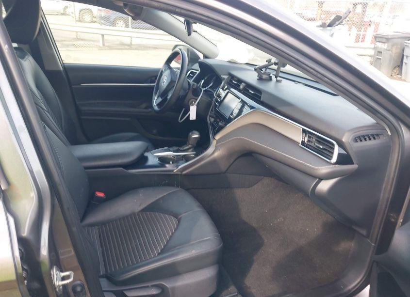 Photo 5 of 2018 Toyota Camry SE (VIN 4T1B11HK9JU143729)