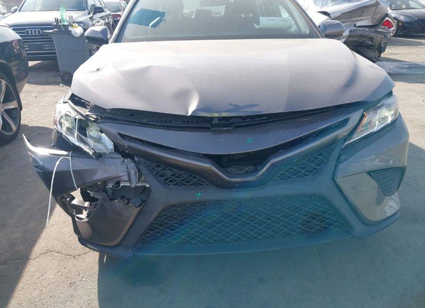 Photo 6 of 2018 Toyota Camry SE (VIN 4T1B11HK9JU143729)