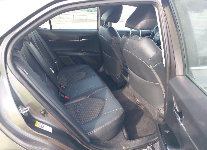 Photo 8 of 2018 Toyota Camry SE (VIN 4T1B11HK9JU143729)