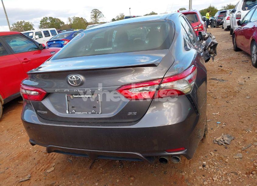 Photo 16 of 2018 Toyota Camry SE (VIN 4T1B11HK9JU143732)