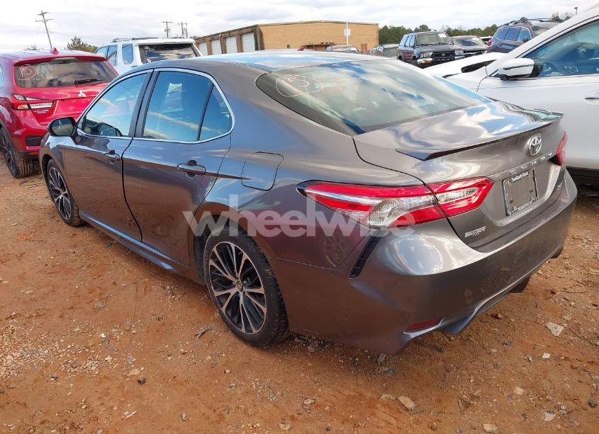 Photo 3 of 2018 Toyota Camry SE (VIN 4T1B11HK9JU143732)