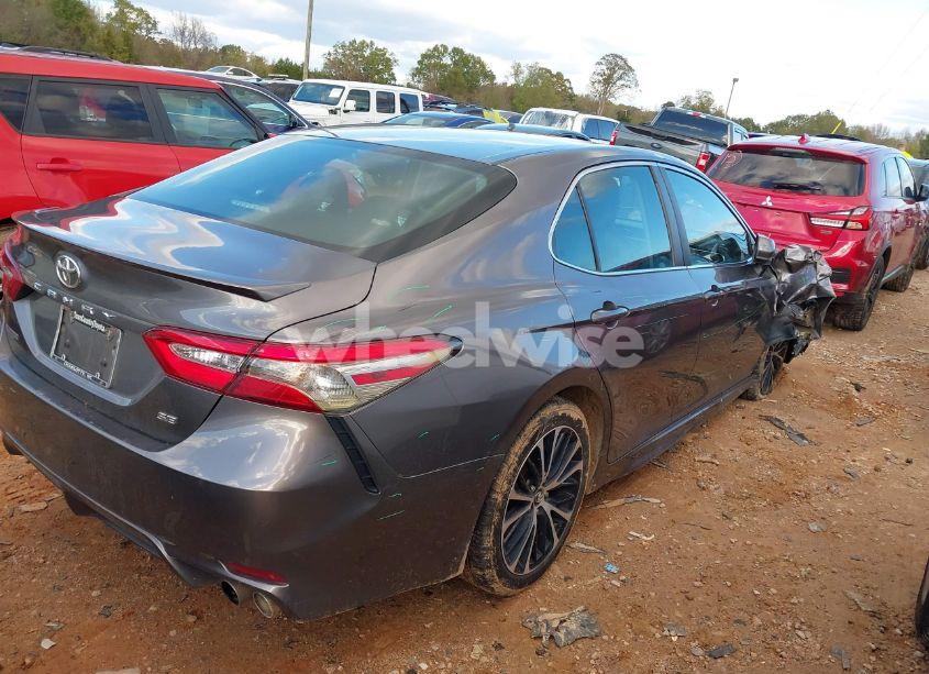 Photo 4 of 2018 Toyota Camry SE (VIN 4T1B11HK9JU143732)