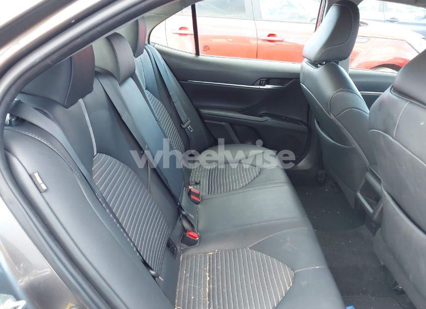 Photo 8 of 2018 Toyota Camry SE (VIN 4T1B11HK9JU143732)