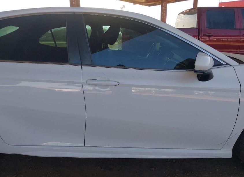 Photo 14 of 2018 Toyota Camry SE (VIN 4T1B11HK9JU145741)