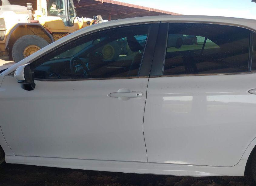 Photo 15 of 2018 Toyota Camry SE (VIN 4T1B11HK9JU145741)