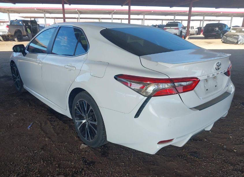 Photo 3 of 2018 Toyota Camry SE (VIN 4T1B11HK9JU145741)