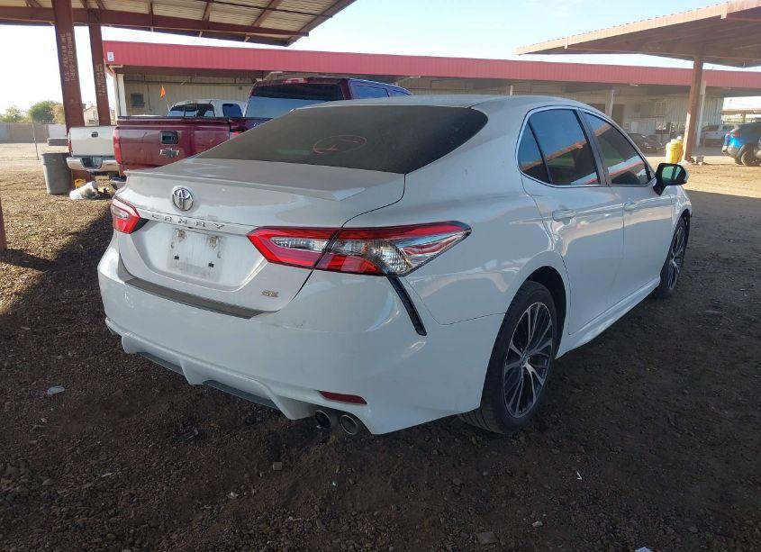 Photo 4 of 2018 Toyota Camry SE (VIN 4T1B11HK9JU145741)