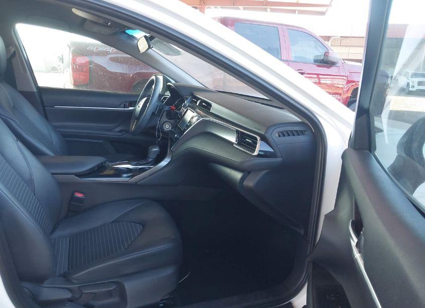 Photo 5 of 2018 Toyota Camry SE (VIN 4T1B11HK9JU145741)