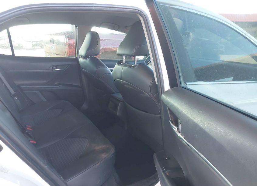 Photo 8 of 2018 Toyota Camry SE (VIN 4T1B11HK9JU145741)