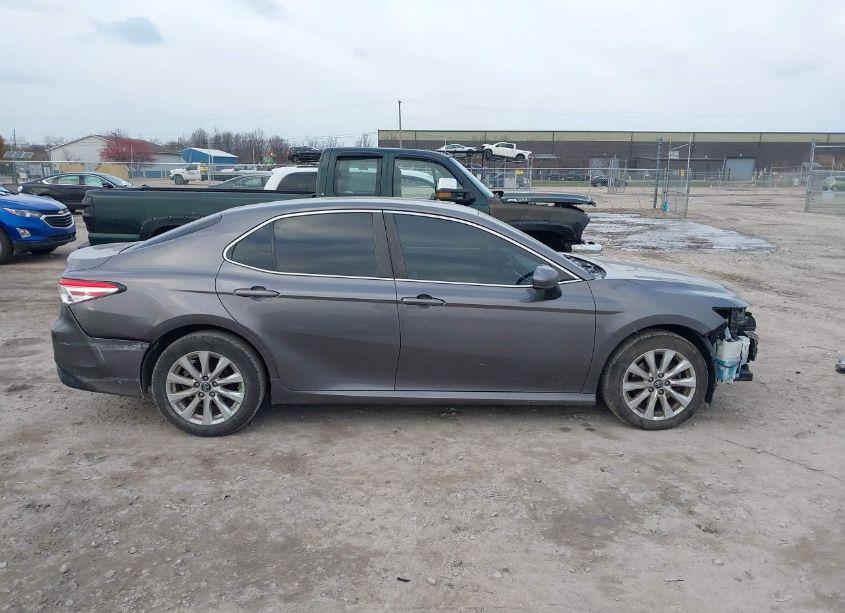 Photo 14 of 2018 Toyota Camry LE (VIN 4T1B11HK9JU149207)