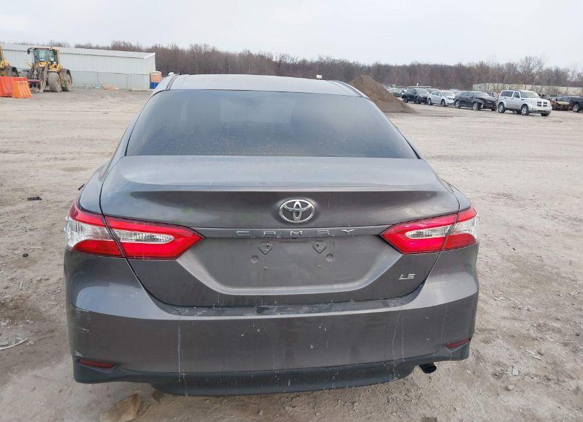 Photo 17 of 2018 Toyota Camry LE (VIN 4T1B11HK9JU149207)