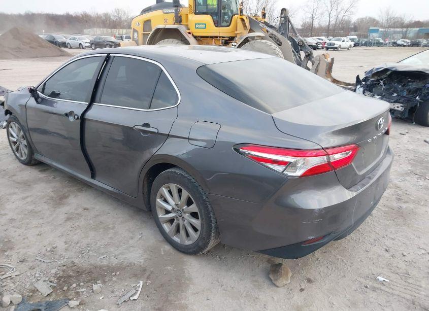 Photo 3 of 2018 Toyota Camry LE (VIN 4T1B11HK9JU149207)