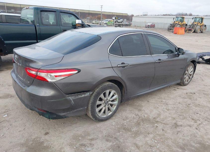 Photo 4 of 2018 Toyota Camry LE (VIN 4T1B11HK9JU149207)
