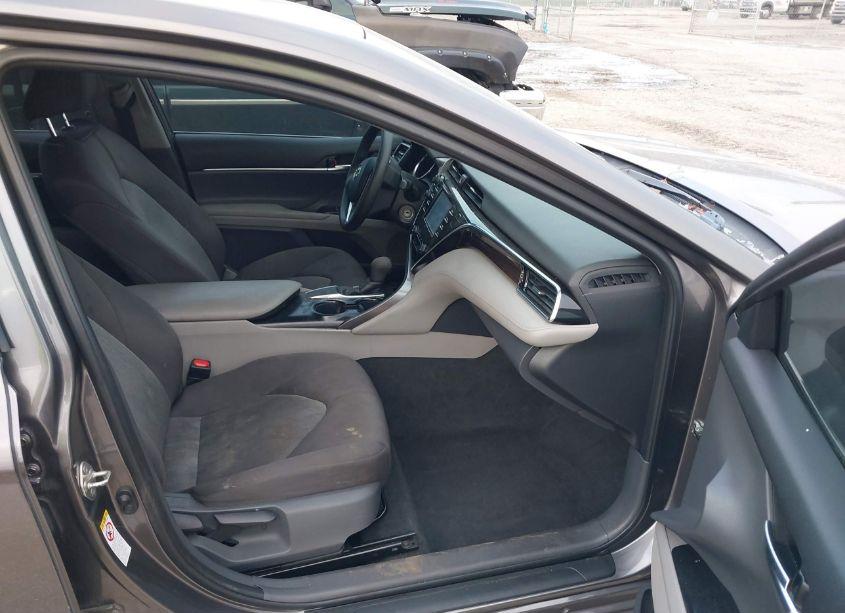 Photo 5 of 2018 Toyota Camry LE (VIN 4T1B11HK9JU149207)