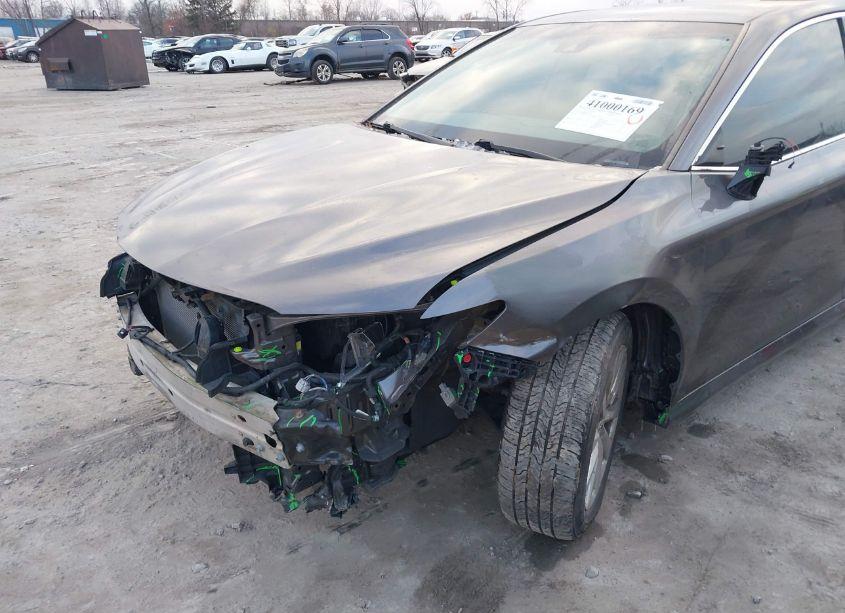 Photo 6 of 2018 Toyota Camry LE (VIN 4T1B11HK9JU149207)