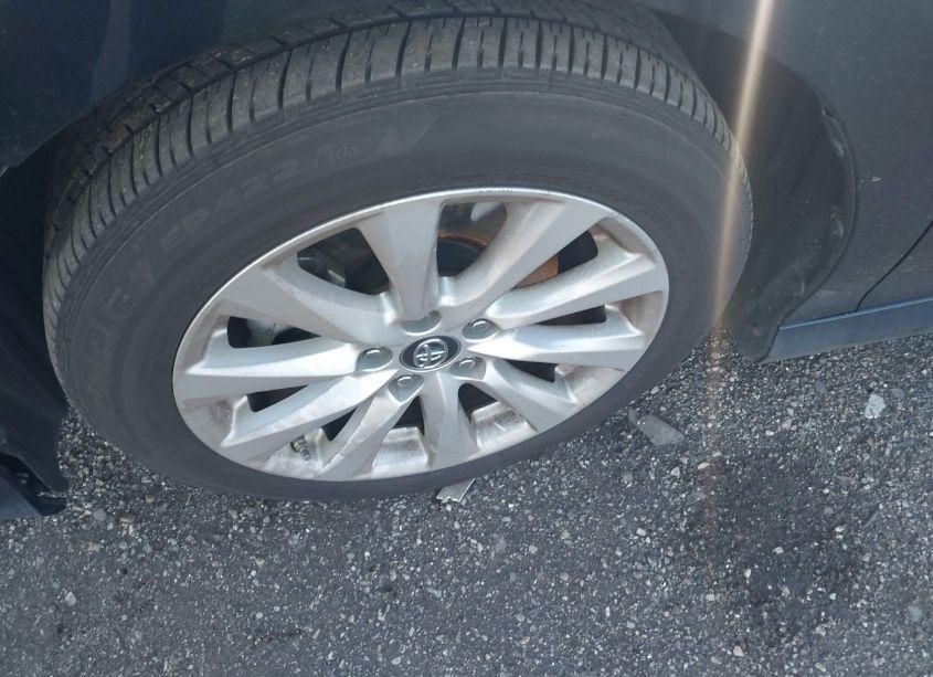 Photo 12 of 2018 Toyota Camry LE (VIN 4T1B11HK9JU509382)