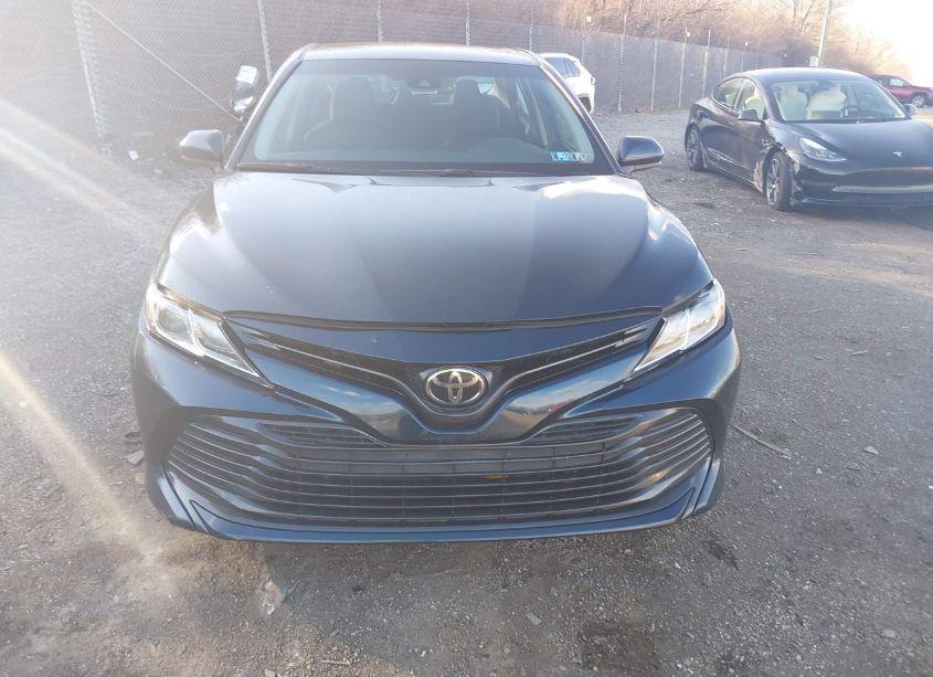 Photo 13 of 2018 Toyota Camry LE (VIN 4T1B11HK9JU509382)