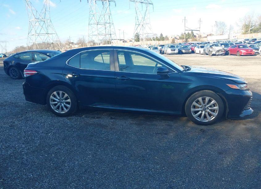 Photo 14 of 2018 Toyota Camry LE (VIN 4T1B11HK9JU509382)