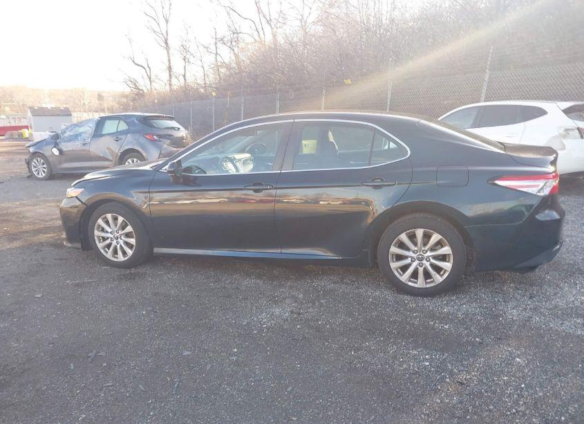 Photo 15 of 2018 Toyota Camry LE (VIN 4T1B11HK9JU509382)