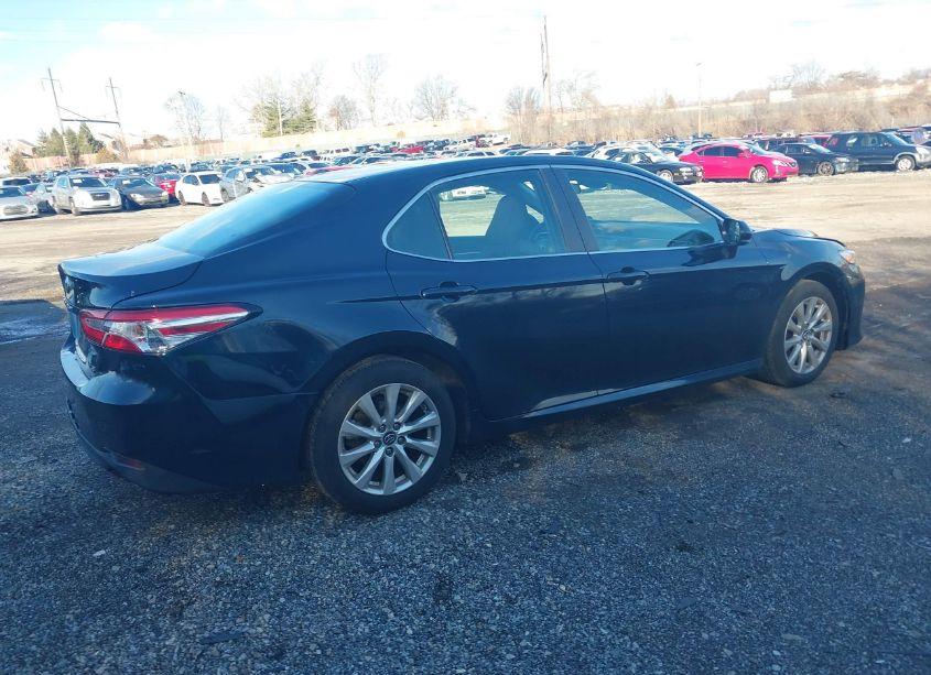 Photo 4 of 2018 Toyota Camry LE (VIN 4T1B11HK9JU509382)