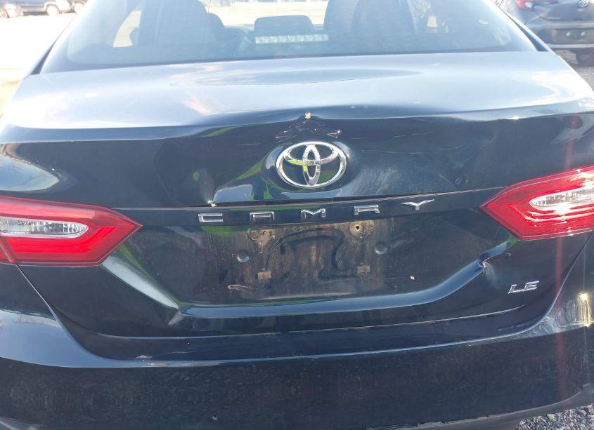 Photo 6 of 2018 Toyota Camry LE (VIN 4T1B11HK9JU509382)