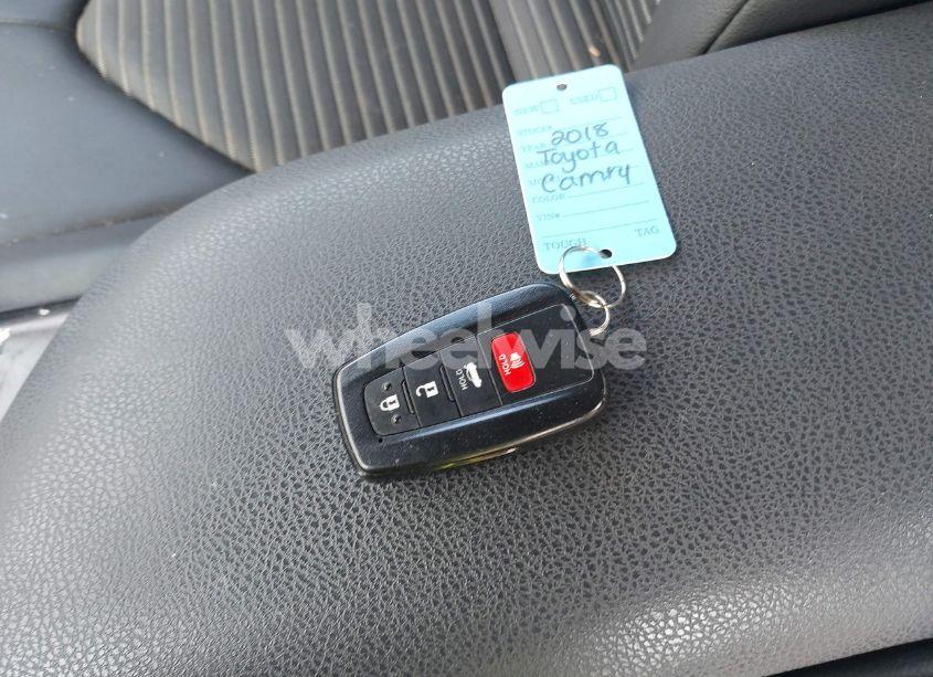 Photo 11 of 2018 Toyota Camry SE (VIN 4T1B11HK9JU525470)