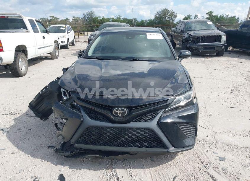 Photo 12 of 2018 Toyota Camry SE (VIN 4T1B11HK9JU525470)