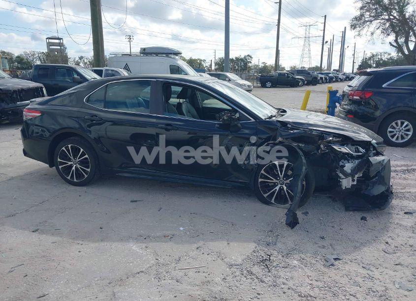 Photo 13 of 2018 Toyota Camry SE (VIN 4T1B11HK9JU525470)