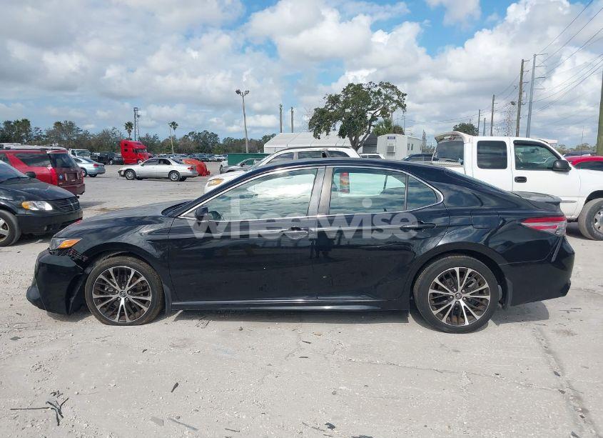 Photo 14 of 2018 Toyota Camry SE (VIN 4T1B11HK9JU525470)