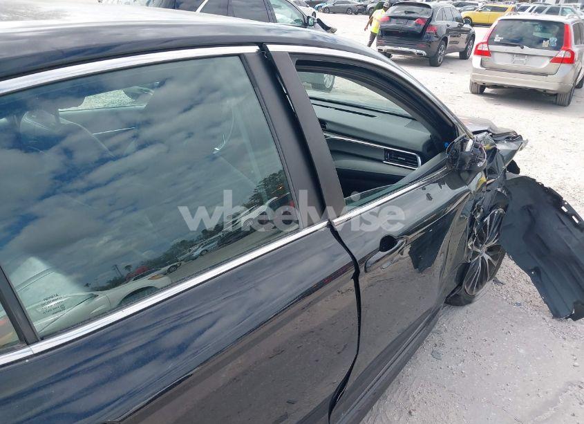 Photo 18 of 2018 Toyota Camry SE (VIN 4T1B11HK9JU525470)